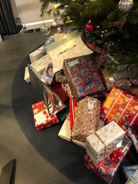 S_Gilderdale's tweet image. Over the last few days, it's been fantastic to give back to the communities we support across countries in EMEA. Thank you to my team for the support and contribution. Gifts for underprivileged kids in Sweden and food hampers for the hungry in the UK. #PowertoGive #Iwork4Dell