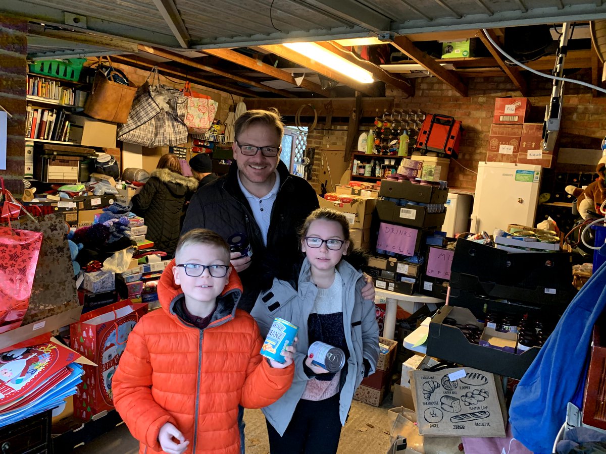 S_Gilderdale's tweet image. Over the last few days, it's been fantastic to give back to the communities we support across countries in EMEA. Thank you to my team for the support and contribution. Gifts for underprivileged kids in Sweden and food hampers for the hungry in the UK. #PowertoGive #Iwork4Dell