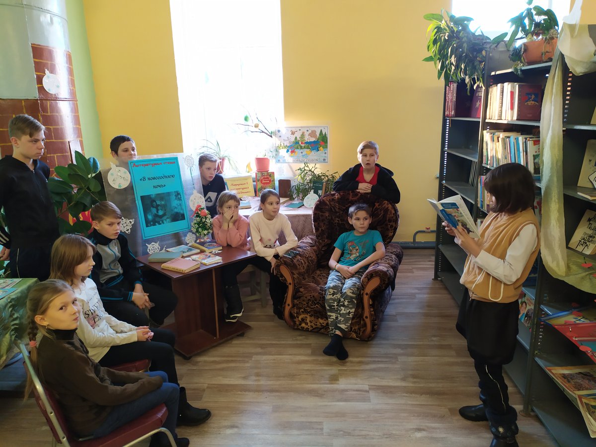 24 декабря 2019 года Ленинская поселковая библиотека-филиал, в преддверии Нового 2020 года, провела литературные чтения «В новогоднюю ночь».
