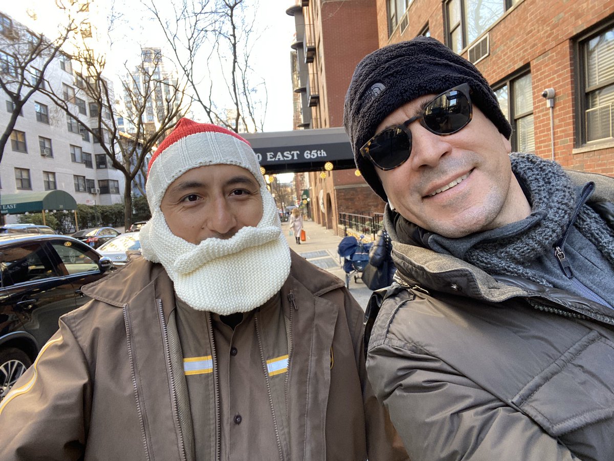 StevenLacy's tweet photo. Santa spotting in Upper East Side. https://t.co/TDuoDCAjQy