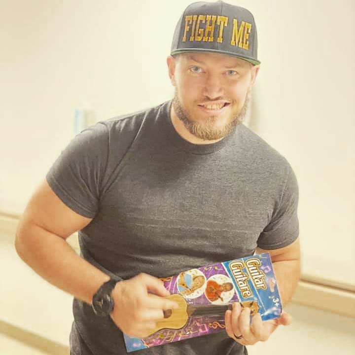 im_jakelogan's tweet photo. I had the honor and the privilege to go to the Northwest Children's Hospital in Amarillo, TX with @topoftexasprowrestling and pass out toys to kids who are in the hospital during Christmas. Merry Christmas! #wrestling #prowrestling #wwe #nxt #AEWDynamite #fightme #imjakelogan https://t.co/S53WsOlsUX