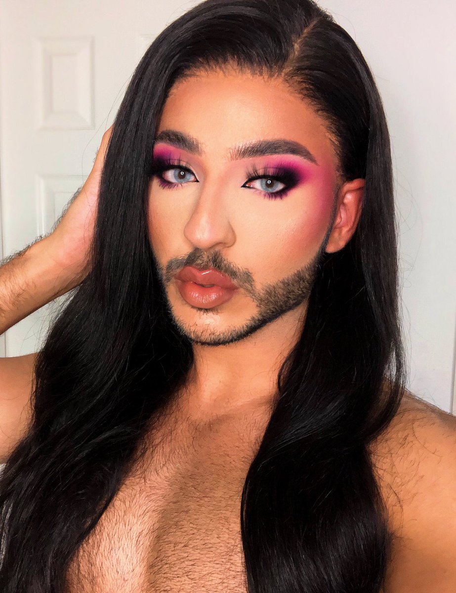 offlinemalek's tweet photo. too much blush? 
never heard of her! https://t.co/B2NMaj64mX