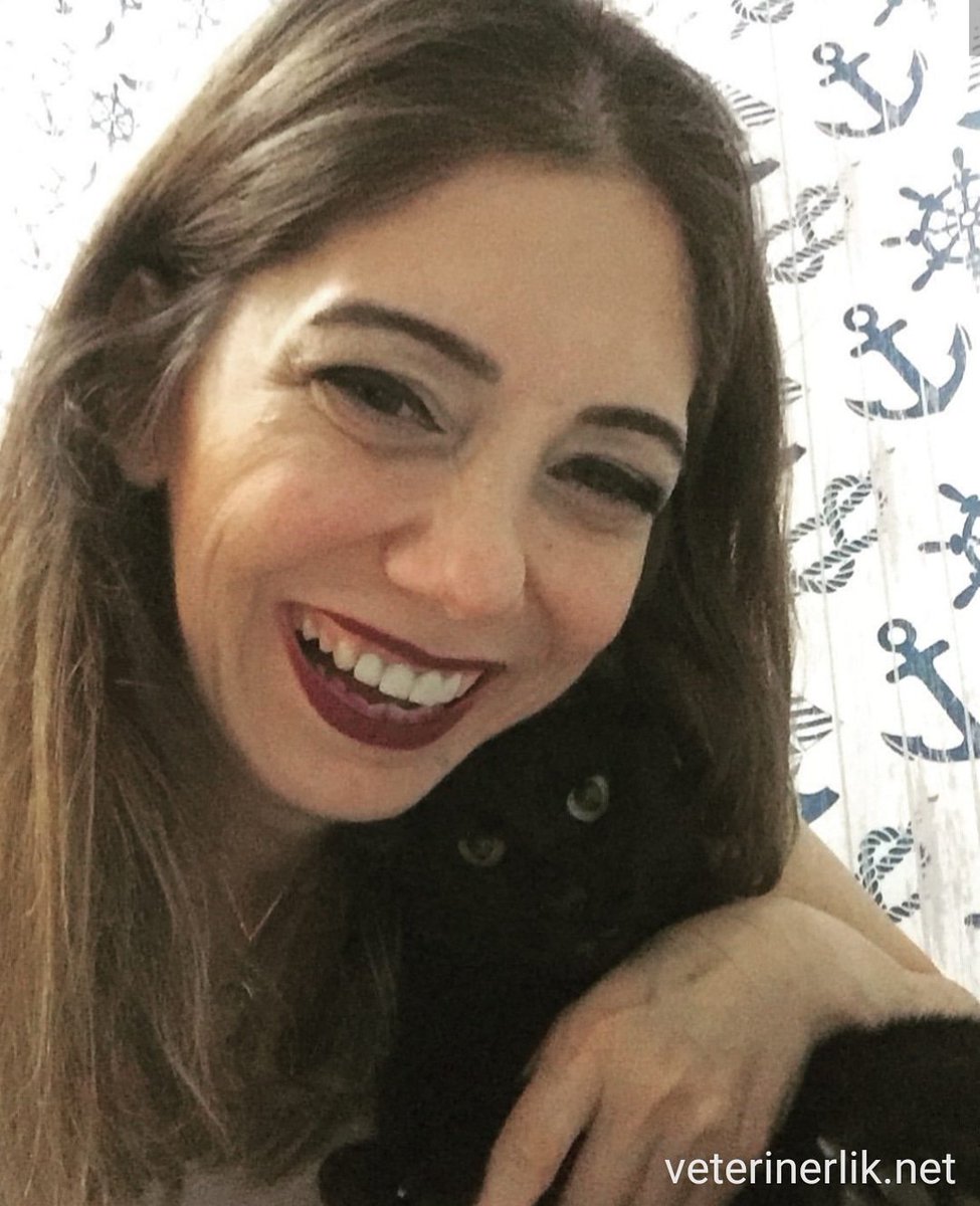 Bir kedinin verdiği teselliyi asla küçümsemeyin; bir şey söylemez ama küçük dokunuşlarla, sürtünme ve yaslanmalarla size sevgisini gösterir ve kederinizden uzaklaştırmaya çalışır🐾

veterinerlik.net

#cat #kedi #animal #hayvan #dost #veteriner  #veterinerliknet