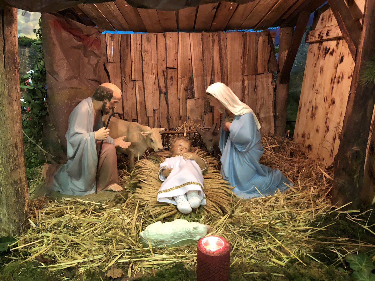 cjarnet78160's tweet photo. Il est venu d’abord pour les exclus de la fête ! Joyeux Noël à tous ! #noel2019 #MartigneFerchaud #Bretagne #MarlyleRoi #Quiberon https://t.co/KoGNE7GLGM