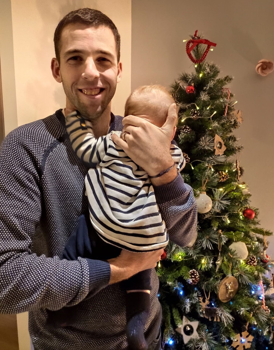 directvelo's tweet photo. Pierre Bonnet nous a écrit une carte postale : "Je suis allé m’acheter une paire de chaussures pour aller courir et ça m’a confirmé que j’avais horreur de ça…" Lire la suite : https://t.co/QbnALXh2S5 https://t.co/KO1XjbkQYx
