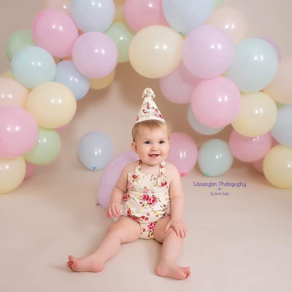 Belle enjoyed her first birthday photo shoot. #cakesmash #warrington #warringtonphotography #familyportrait