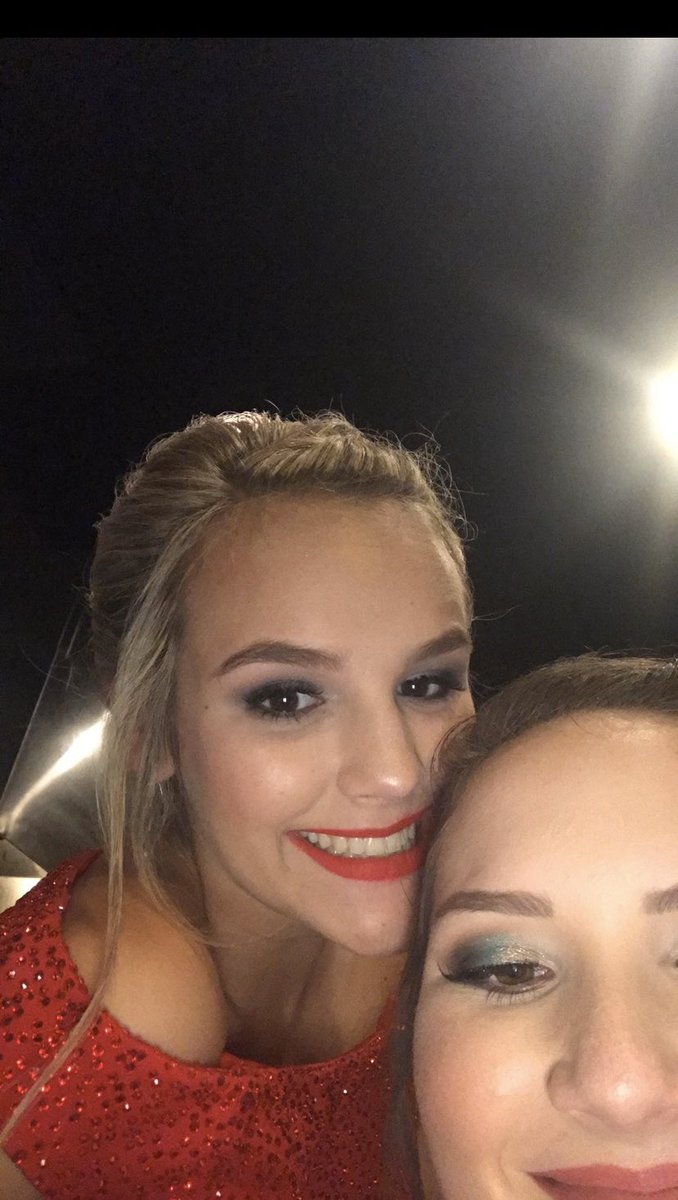 malloryscott19's tweet photo. happy birthday ky!!! love you so much &amp; hope you have the best day ever!! #18 🎉🤩🥰💖 @kylieeroseee https://t.co/0d2eHzSglS