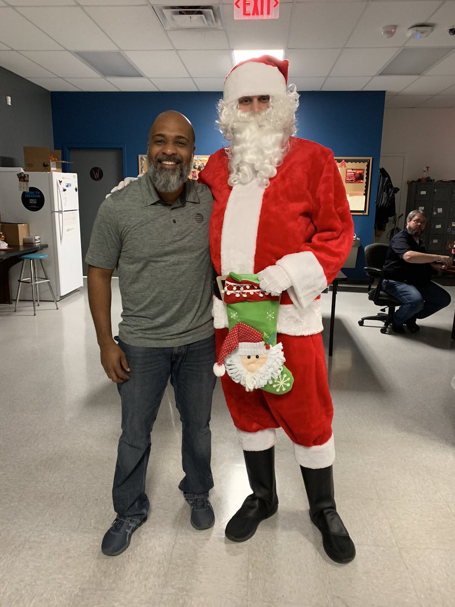 Oh yeah.....He is real 🎅 😁 <a href="/KAMOkonnects/">𝐾𝐴𝑀𝑂</a> @okla_phillips