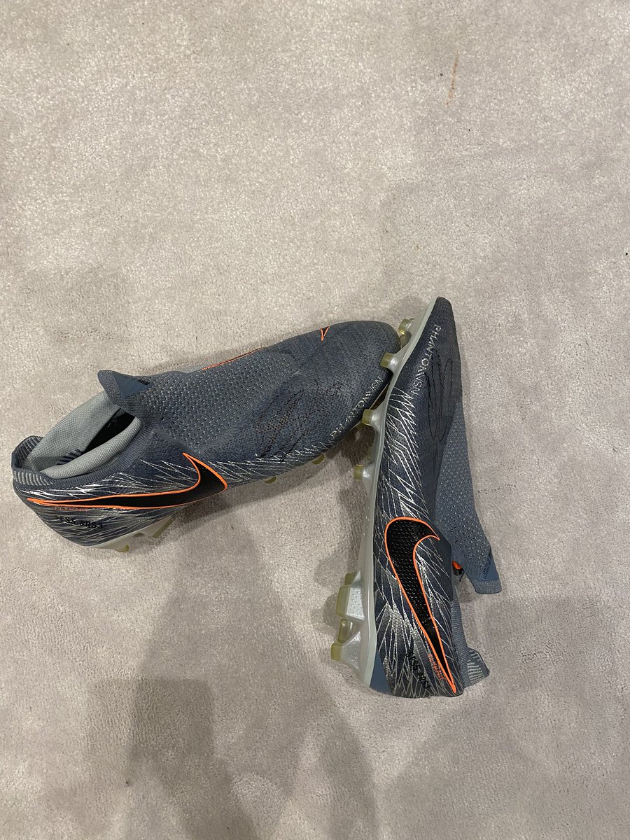 As a thank you for all your support this year I wanted to give something away... For a chance of winning my signed boots like and RT this post. Also check out my Facebook &amp; Insta for more. Will message the winner on 3 Jan. Good luck 🙌🏿