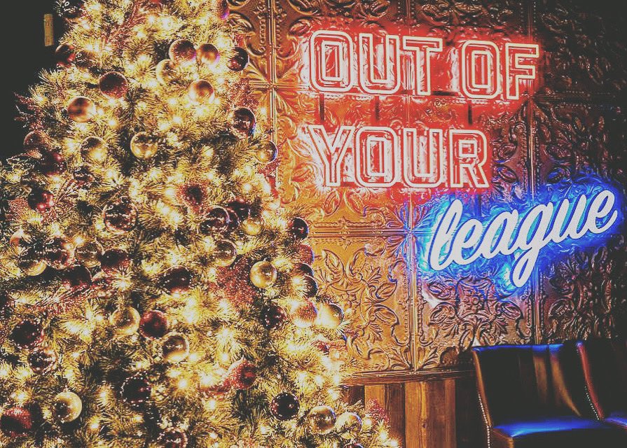 Happy Christmas Eve! How are you celebrating tonight!?♠️🎄