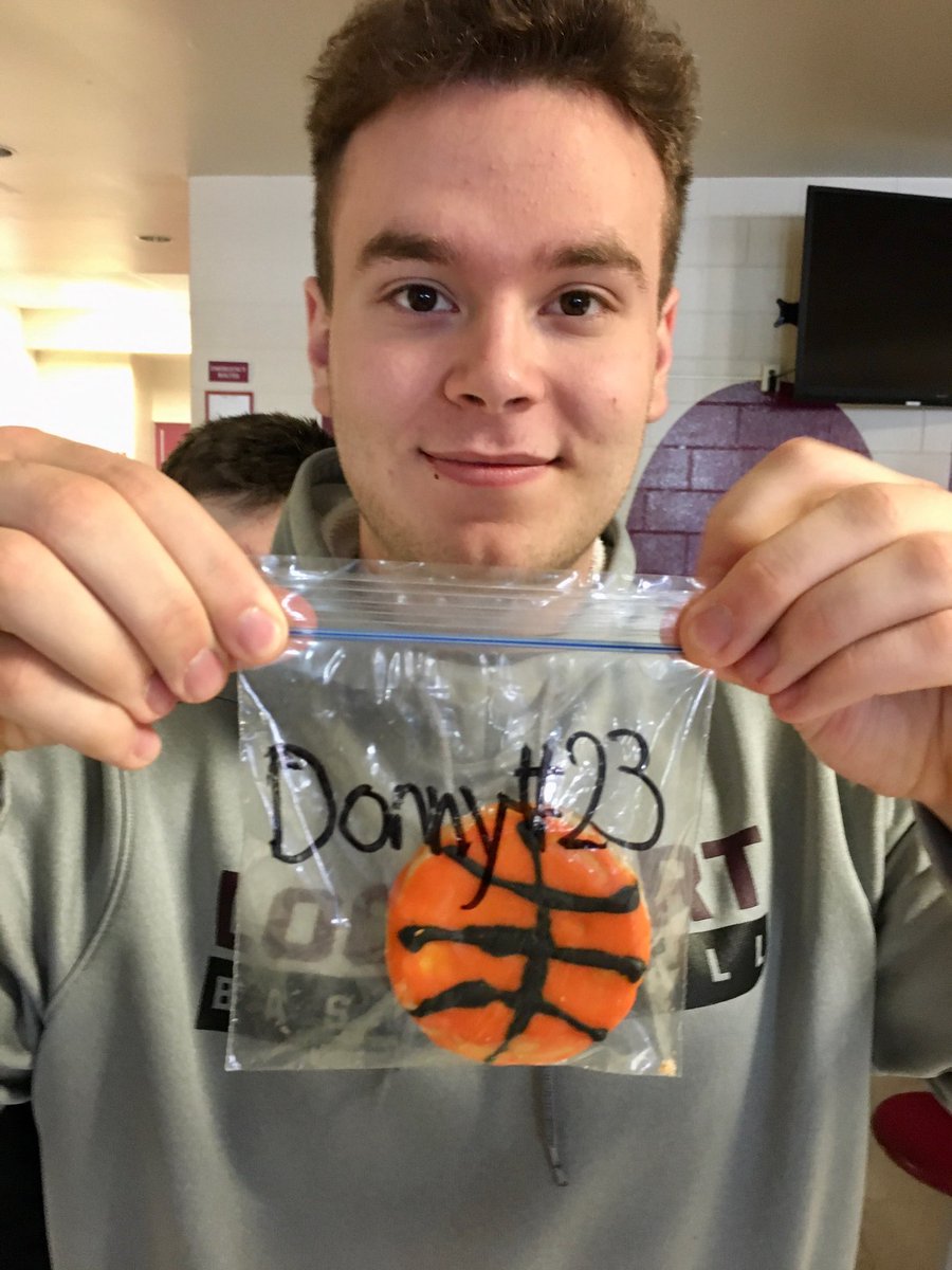 bballbaseball10's tweet photo. Donny would like to wish all the disciples a Merry Christmas. He is enjoying this nice basketball cookie courtesy of Brendan Hespell! It helped fuel him through his physical therapy. His knee is still hurt, but the cookie may have fixed it. https://t.co/WAmIM7Y6r7