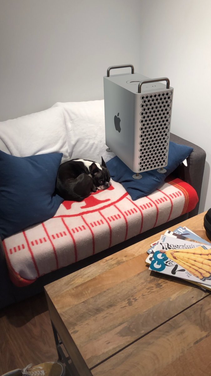 thewldmnd's tweet photo. #NewMacPro is really good with dogs too. Nice! https://t.co/7ZVWOHur05
