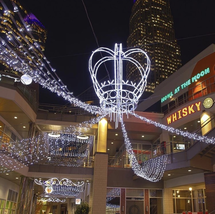 Wishing you all a happy holiday surrounded by family and friends 🎄🕎🎁☃️