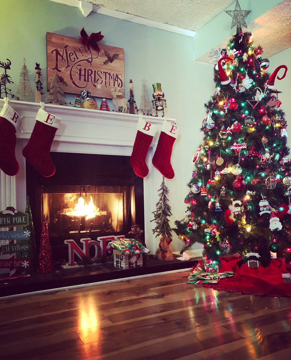 bdunlap159's tweet photo. Ready for #Christmas2019 at The Manor. I’m Certainly blessed this year and have many to thank for the #bestgiftever - Returning to work in January with The County.  🎄Merry Christmas Everyone !!🎄 https://t.co/gDCfigN0oh