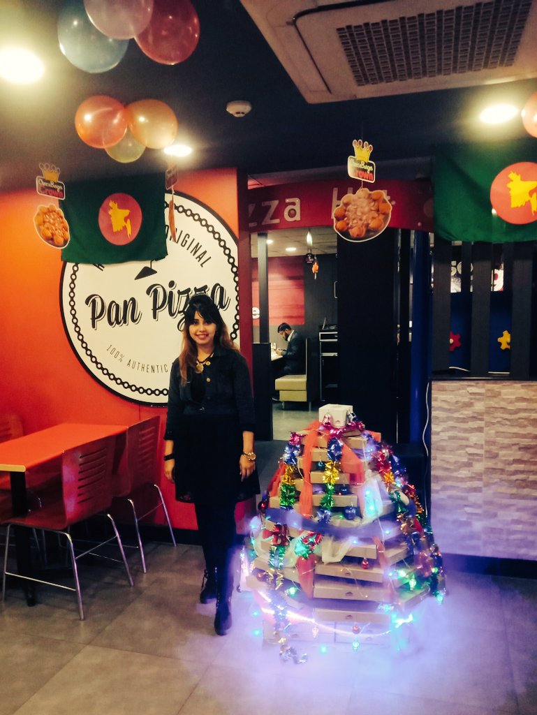 MehjabinMeha's tweet image. Happy Christmas 🏕🎄🎃🎊
#autohash #Christmas #people #winter #celebration #shopping #decoration #gift #fun #family #ball #stock #box #glisten