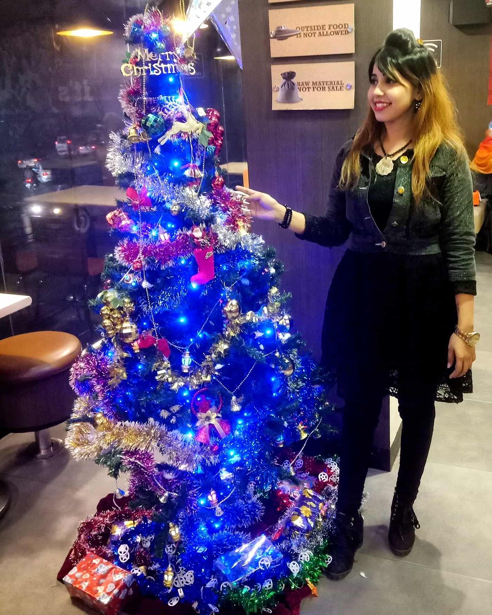 MehjabinMeha's tweet image. Happy Christmas 🏕🎄🎃🎊
#autohash #Christmas #people #winter #celebration #shopping #decoration #gift #fun #family #ball #stock #box #glisten