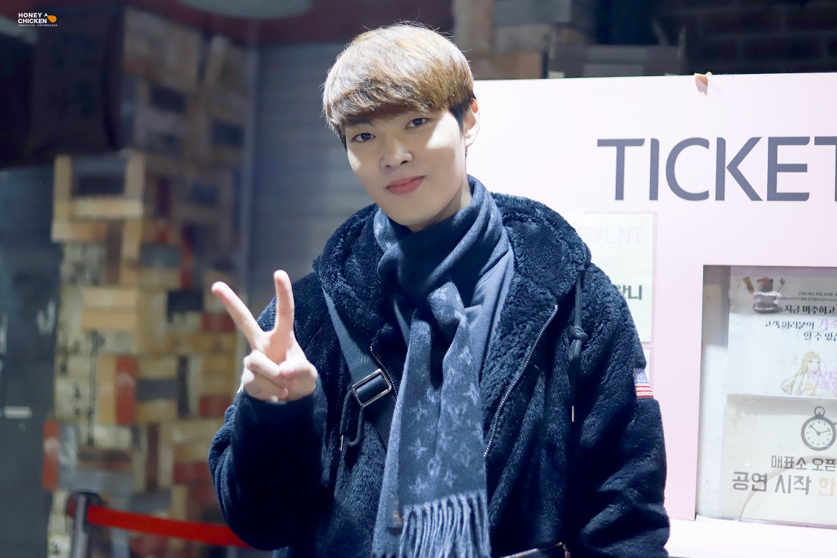 HONEYCHICKEN108's tweet photo. 191224 우리집에왜왔니 퇴근

여러분 메리크리스마스🎄
Merry Christmas🎄
_
#크로스진 #CROSSGENE #용석 #YONGSEOK #ヨンソク
#우리집에왜왔니 https://t.co/TWvJhxVl3V