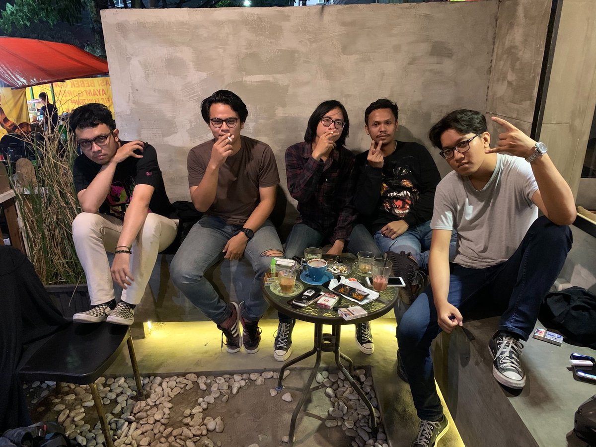 afifamr's tweet photo. Reunian Opposite December https://t.co/KwJMHaTol3