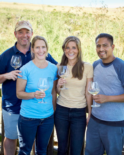 DuMOLWinery's tweet photo. Happy Holidays from the whole team at DuMOL Winery! We look forward to raising a glass with you in 2020! #RussianRiverValley #WindsorBeverageDistrict https://t.co/kKUi8xXNyW