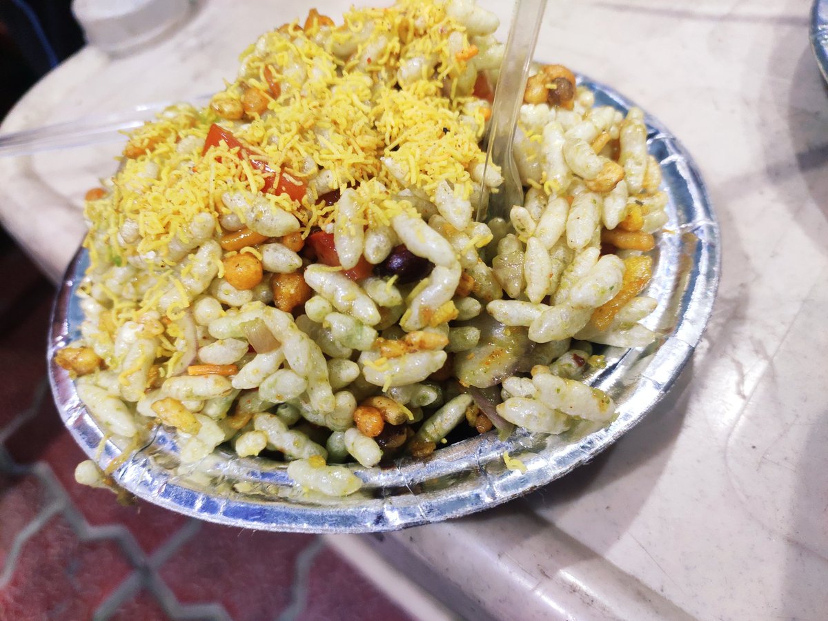 TheChefRT's tweet photo. bhelpuri is a combined flavours sweet  and sour.. Test a nice crunch for peanuts yummy #bhelpuri #jaipurfood #streetfood #Streetnight #foodie #foods #foodporn #chef https://t.co/0RE2mlWcL5