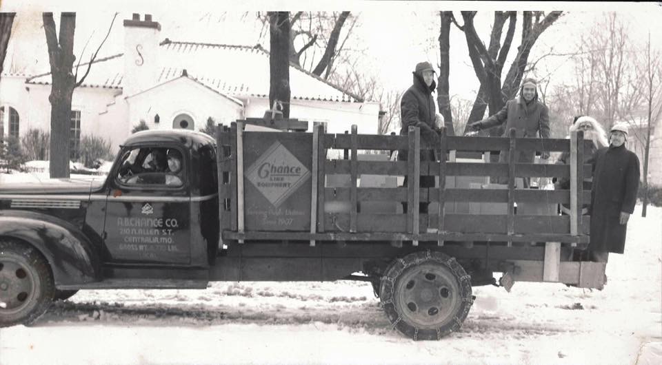 HubbellPowerSys's tweet photo. Throwback fun during the holidays! #HPSDelivers #ABChance #ThrowbackTuesday https://t.co/zDfqvsSEQ9