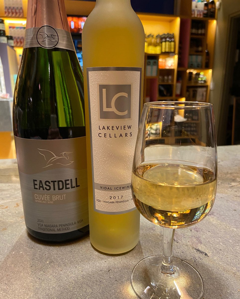 LakeviewWineCo's tweet photo. ๐ ๐
DAY 12 of our 12 Days of Drinksmas is here! We are finishing off with one of our favourites cocktails - The Icewine Sparkler โ๏ธ Made with our EastDell Cuvee Brut and Lakeview Vidal Icewine! Happy Holidays!
#lakeviewwineco #icewinecocktail #icewine #happyholidays https://t.co/KvJF3Q2B0E