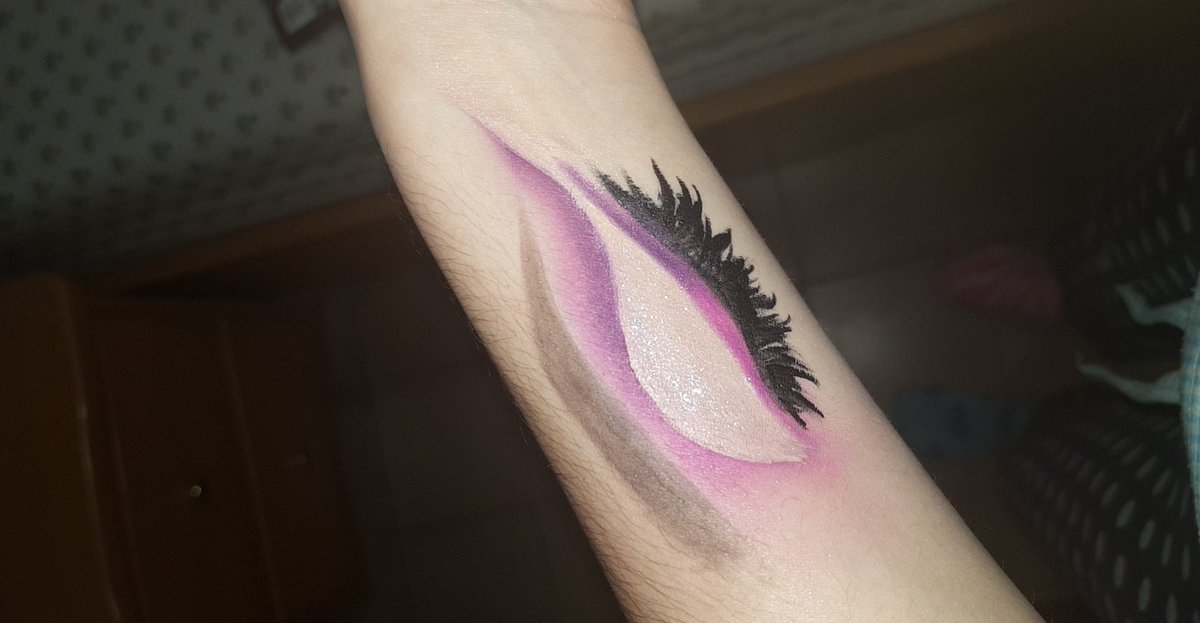 nunamua_'s tweet photo. 🎀 my first pink cut crease vs my most recent 

🌟 Please never give up! 🌟 https://t.co/jPoeH73pe6