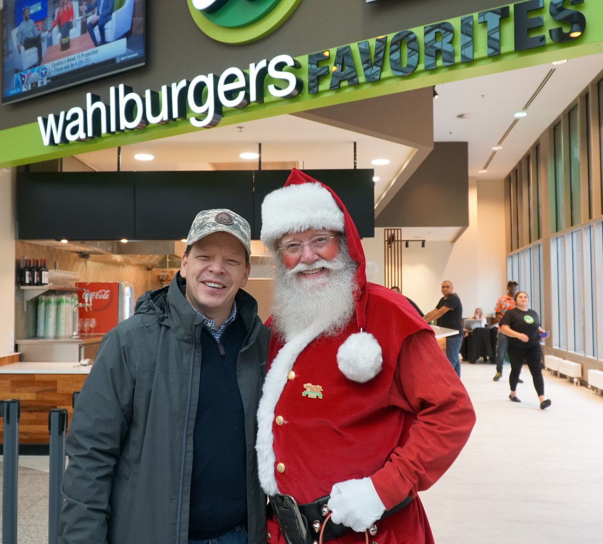 Wahlburgers's tweet photo. 🎶 Santa Clause is coming...to Wahlburgers! 🎅 https://t.co/Ra3kqK1cnk