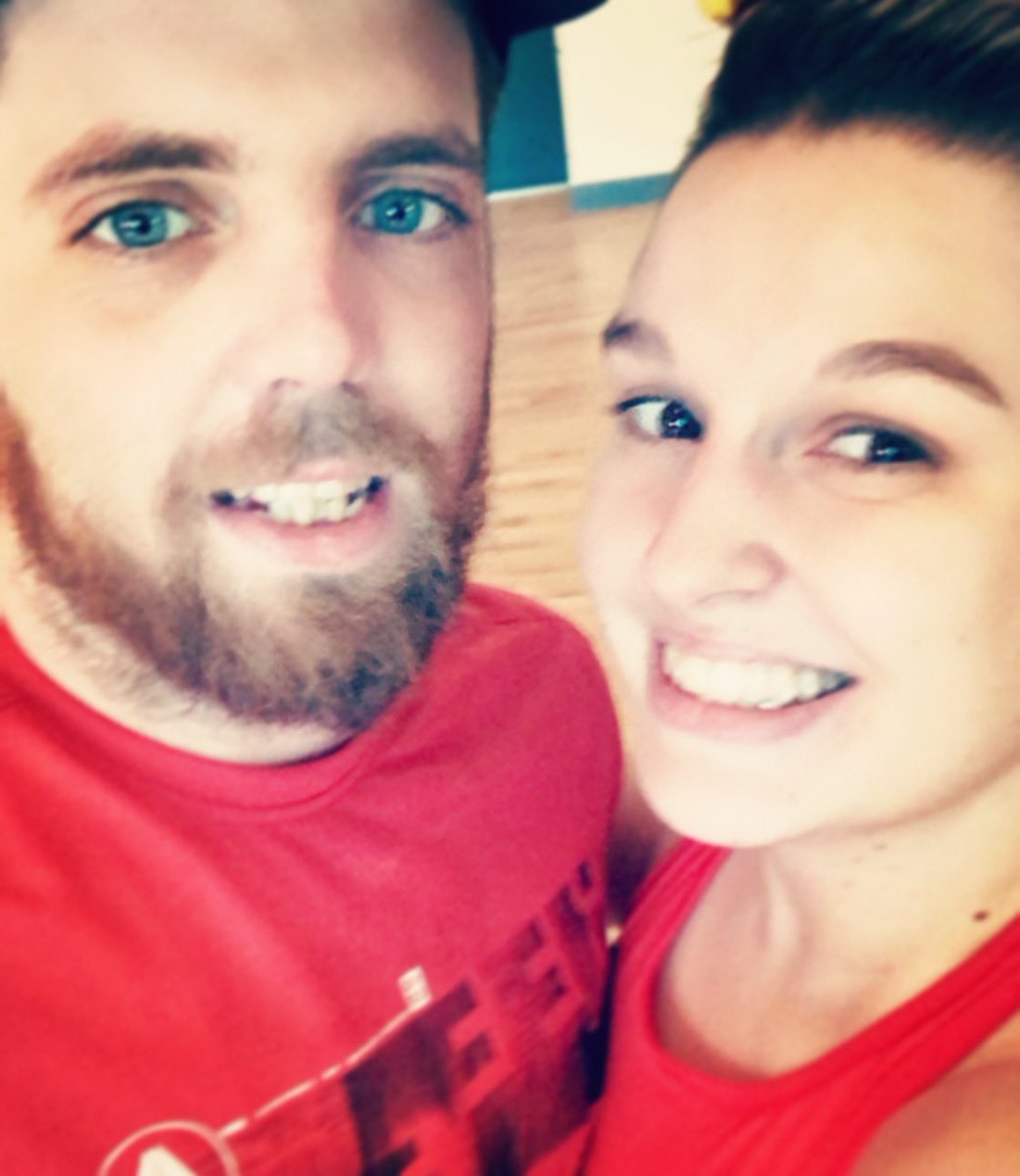 EllieONeill129's tweet photo. #couplesthattraintogetherstaytogether #mypuddin #ChristmasEve #bodyoump #lastclassoftheyear https://t.co/kJGV4N5MSl