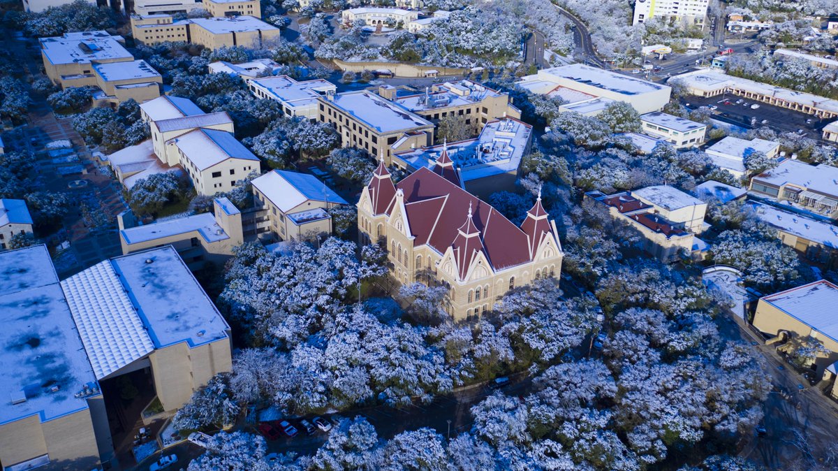 Happy holidays from the STAR Park team! We hope you are enjoying some time off with family and friends. Stay warm!🔥 Reminder: STAR Park Management will return to the office on Monday, 01/06. #txst #txststarpark #holidays #innovation #research