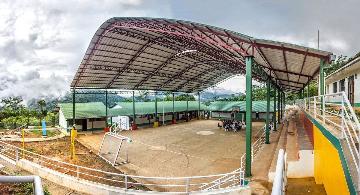 muniecharati's tweet photo. La familia educativa de la Comunidad de #Managua cuenta con una moderna infraestructura educativa, ejecutada por la @muniecharati, con la finalidad de mejorar la calidad educativa de los niños y niñas de la IE. N° 501139 #Kumpirushiato. Entérate Más 👉 https://t.co/S91mRjQ6y1 https://t.co/67zDkNmigl