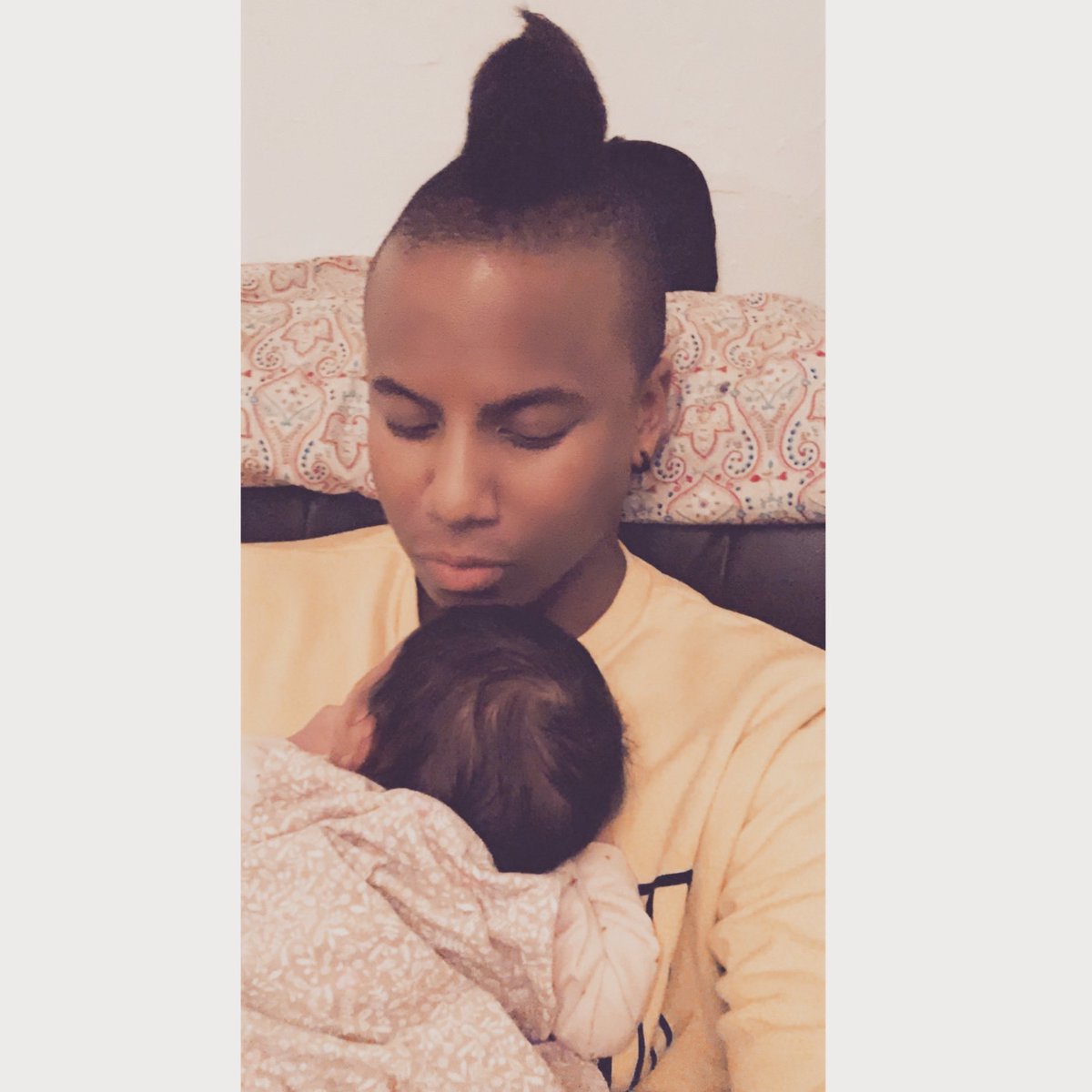 KEVON_OFFICIAL's tweet photo. βοΈLIFE IS THE GREATEST XMAS GIFTβοΈ MERRY XMAS EVERYBODY π«β¨ π #niece #uncle #family #uncleagain #itsagirl #mybabies #unclelife #lovemybabies #merryxmas #christmastime #christmas #christmas2019 https://t.co/wCBynPM7jy