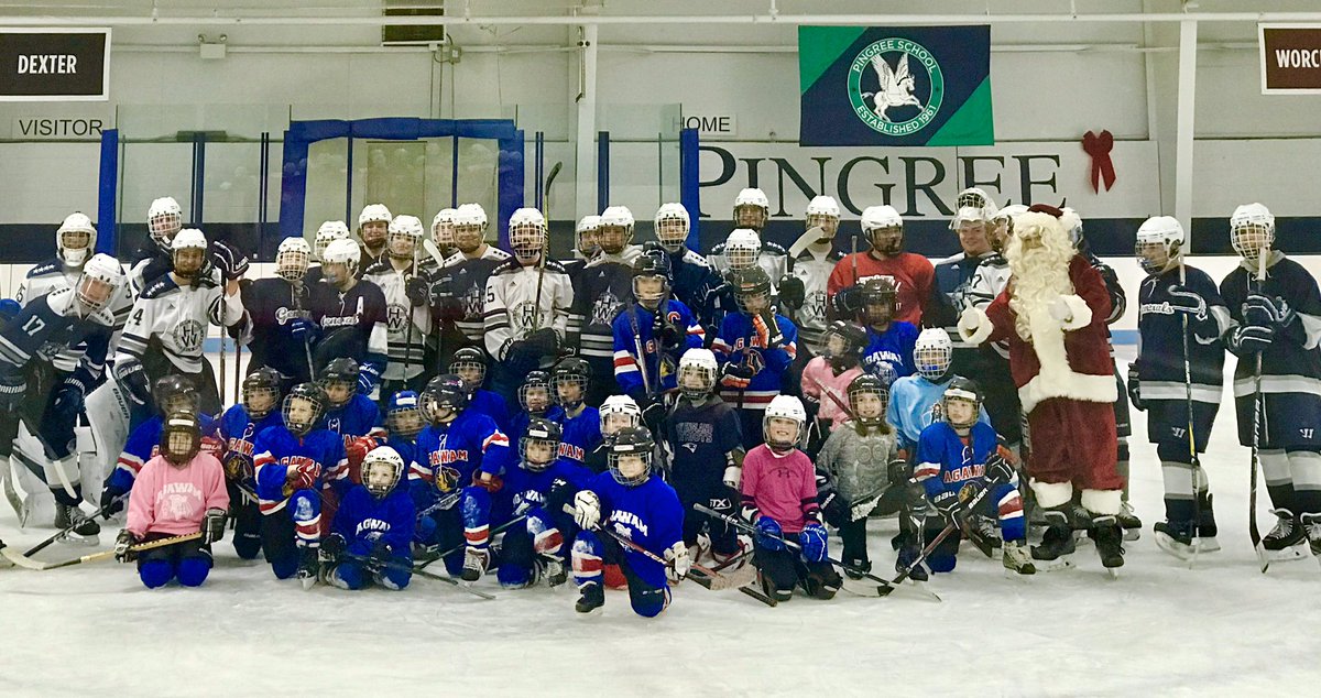 IMS_English7's tweet photo. Thank you @HockeyHw for a super fun holiday skate last night! Merry Christmas, Generals! 🏒🥅 https://t.co/jMhf7jzmHR