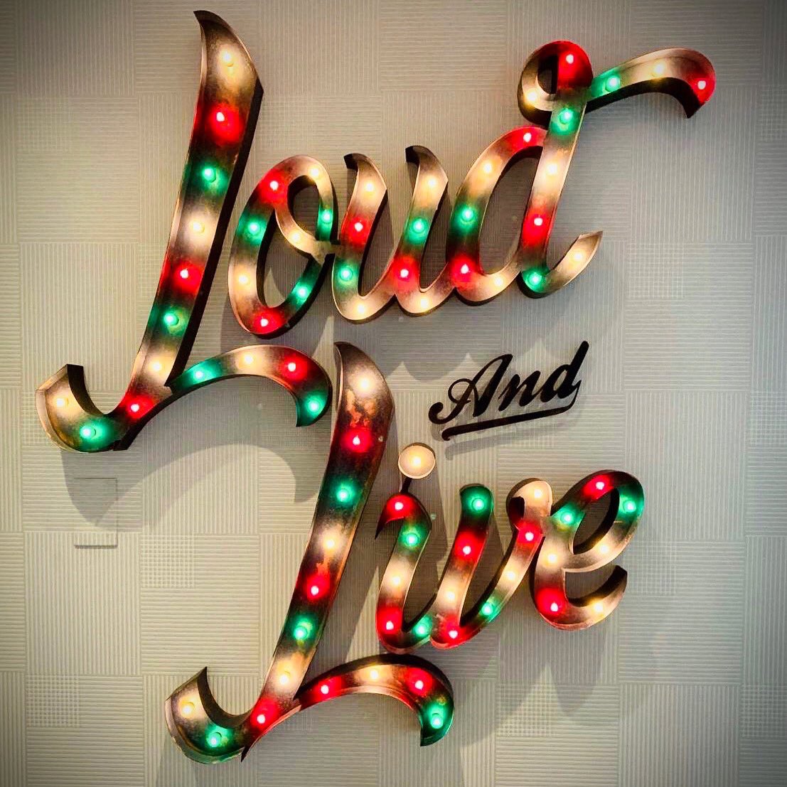 Happy Holidays from la familia at Loud And Live! 🎁🎄