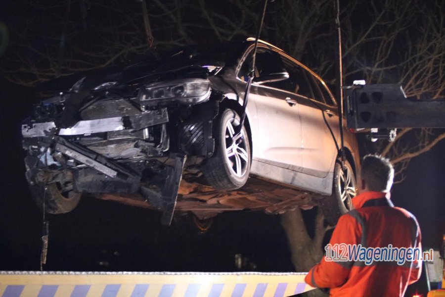 Automobilist vliegt de sloot over in #Bennekom. 112Wageningen.