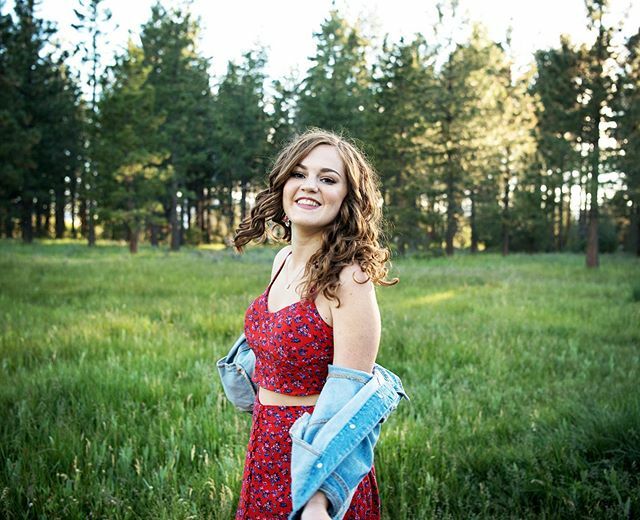 GLeighPhoto's tweet photo. It's Payten's BIRTHDAY!!! So many December birthdays! I hope your day is amazing! Show her some love everyone!⁠⠀
.⁠⠀
#GLPseniors #GLPteam20 https://t.co/TIo0A6vImO https://t.co/IyqMAZUmlV