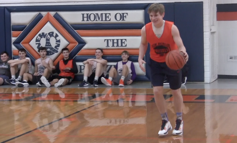 Channel1450com's tweet photo. We head out to the Pretzel Dome where we see how many pretzels Zach Brewer can shove in his mouth at once for #TQT. We also try to recreate the 3/4 court shot, we talk about his look-a-likes and if his girlfriend would beat him in a game of one on one https://t.co/7m5u8LH6MV https://t.co/1T8ZS2m8Ly