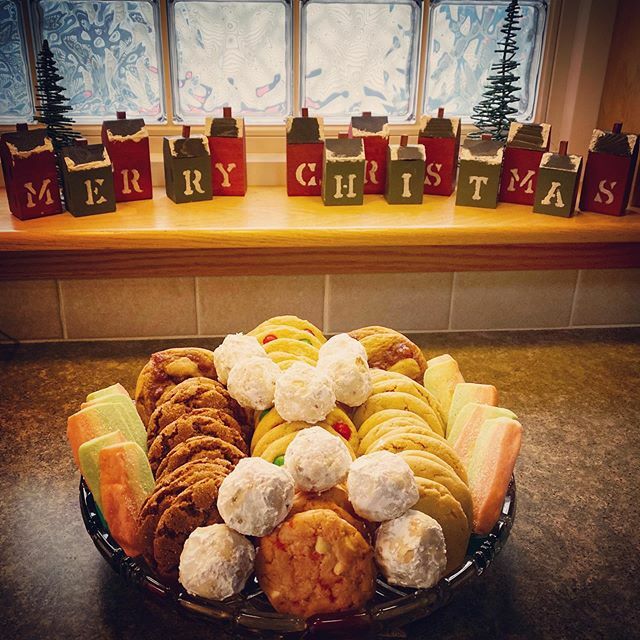 djogrolyo's tweet image. Done!  #HolidayBakeAThon 
#41Dozen 
#7Varieties #3Days 
#ImOut 
#MerryChristmas🎄 #HappyHanukkah🕎 #HappyHolidays❄️ #HappyWhateverYouCelebrate ift.tt/2PTFrGI