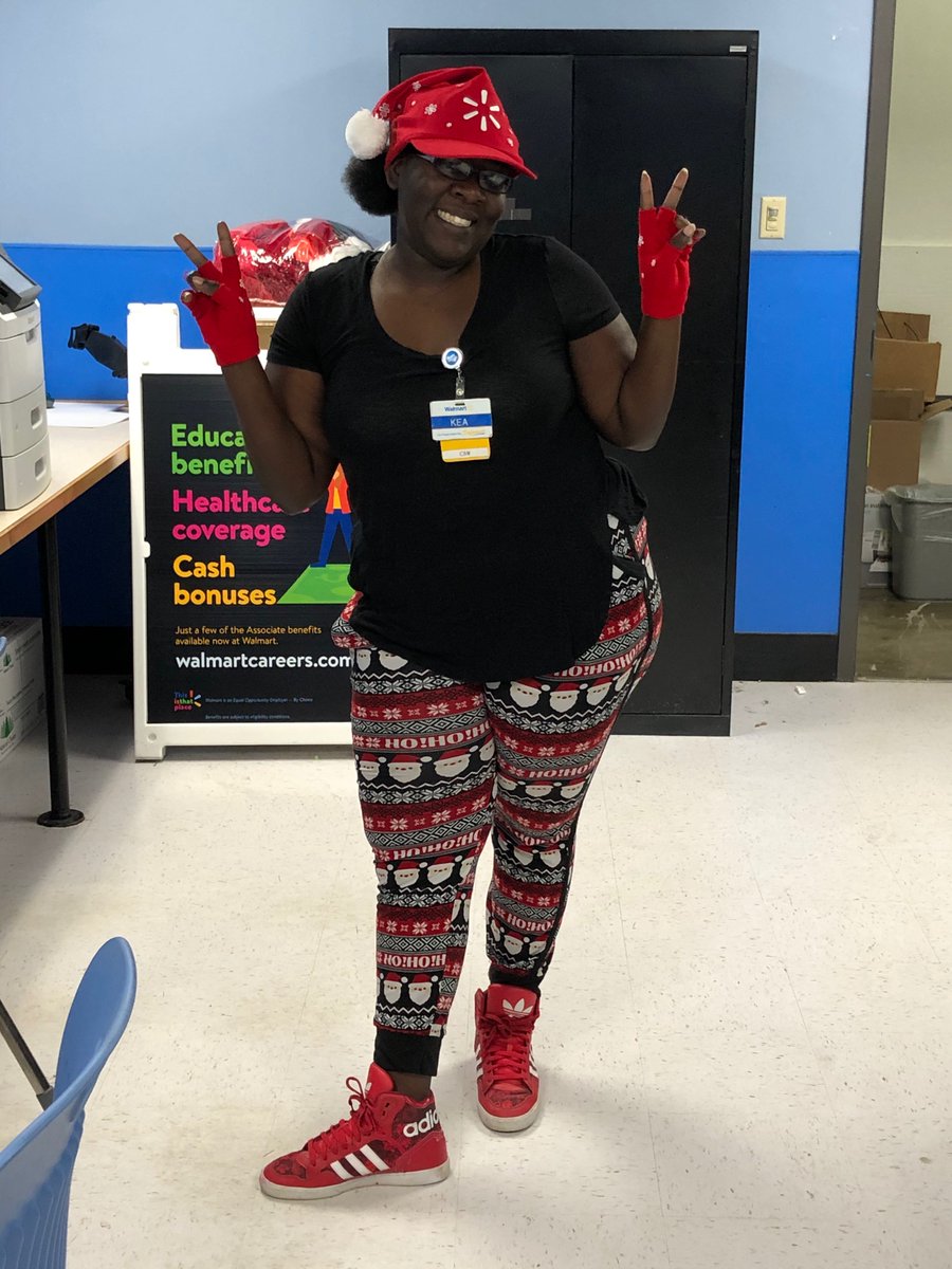ddhorror's tweet photo. Kia showing her holiday spirit https://t.co/kdlM4zJHL0
