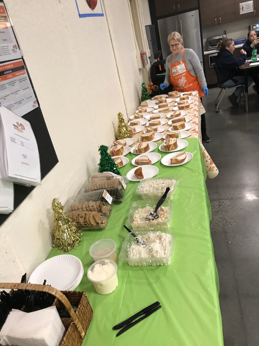 A little Thank you on Christmas Eve, Happy Holidays  from our family at #1285 to yours 🎄🎄