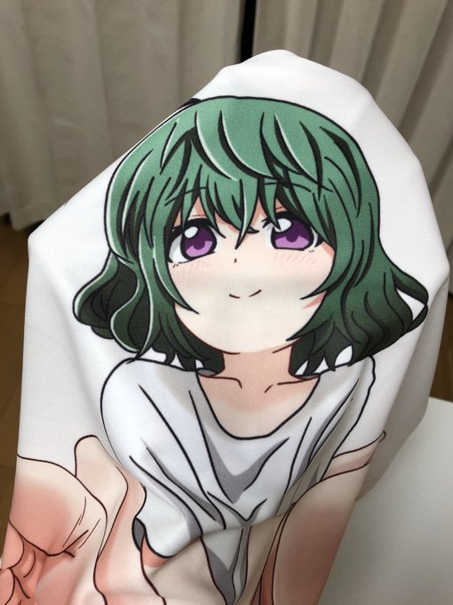 いのりの枕カバー届いたぞ!やったー!
嬉しすぎて顔やら足やらドアップしてみた!😊 