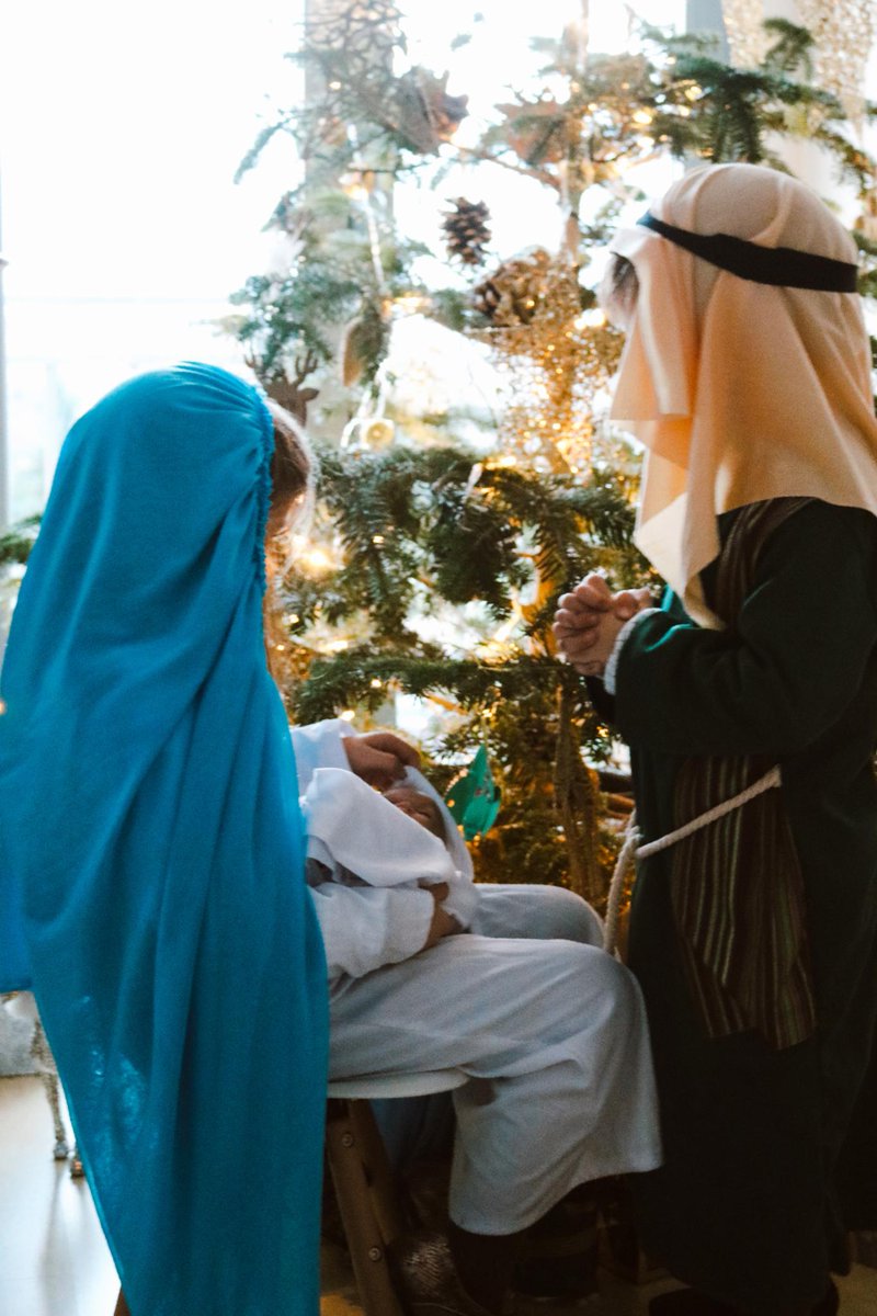 Los que tenemos la suerte de poder pasar esta noche en Paz, debemos recordar que el cristianismo es la religión más perseguida del planeta, y que muchos cristianos rezarán esta Nochebuena en la clandestinidad o bajo amenazas. A ellos nos unimos ante al Portal. 🙏🏻