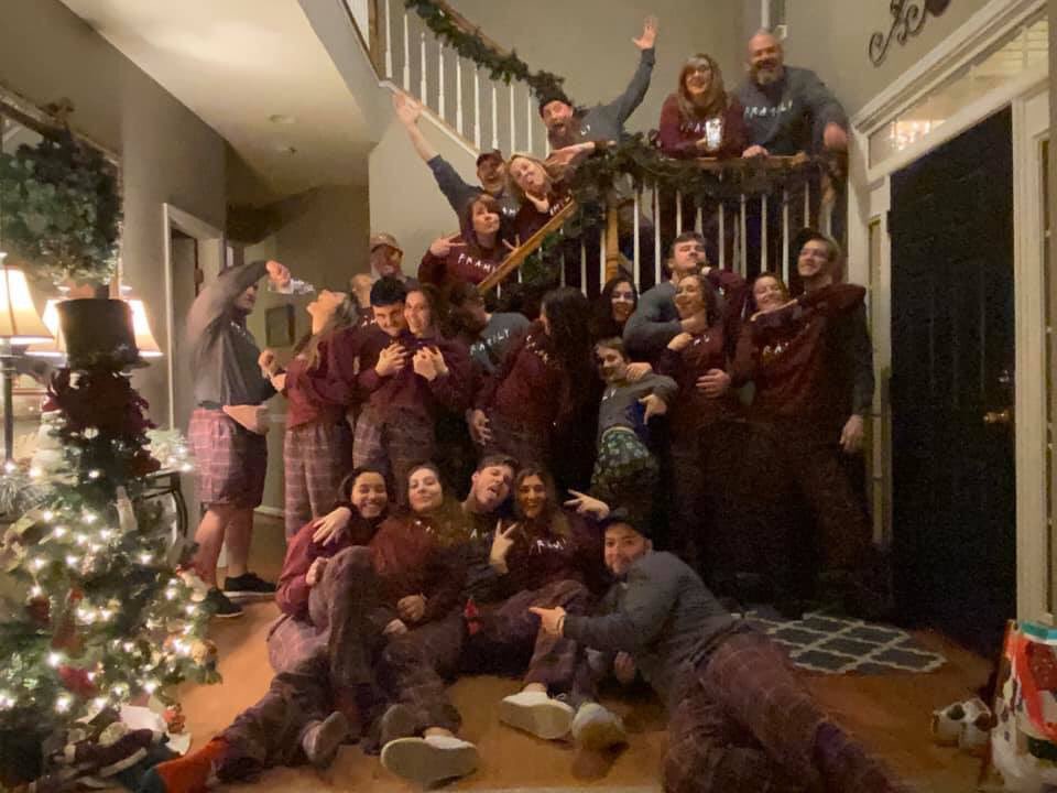 dylan_rivers's tweet photo. Merry Chrysler https://t.co/urrwmZsdUD