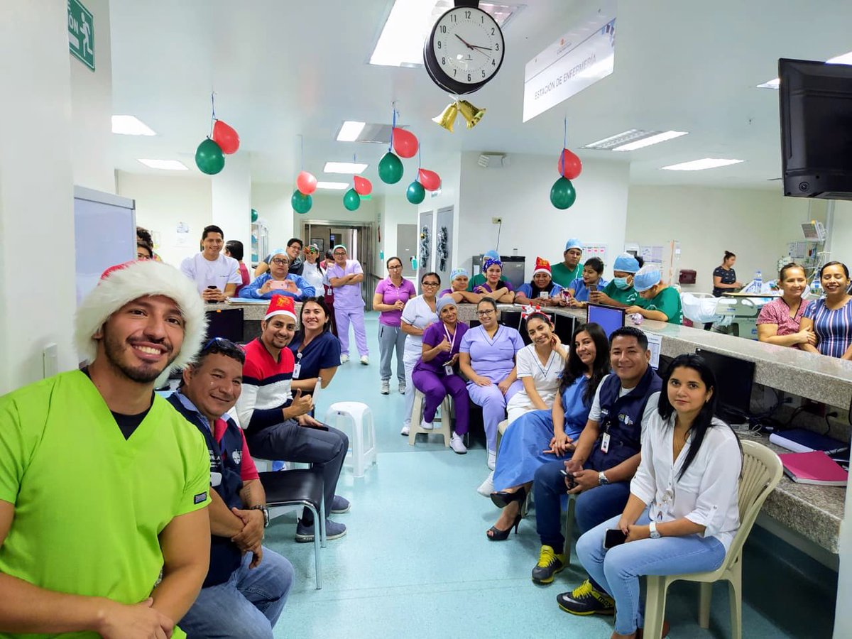 HGuayaquil's tweet photo. Promoviendo el proyecto de Humanización de la Unidad de Cuidados Intensivos (HUCI), @HGuayaquil realiza agasajo navideño en el área, compartiendo con pacientes y familiares actos llenos de alegría y motivación. #MisiónNavidad https://t.co/VhH3urQVLh
