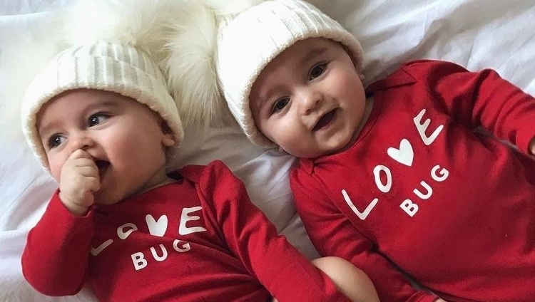Kiddopointone's tweet photo. 🇫🇷    Joyeux noël 🎄
🇬🇧    Merry Christmas 🎄

#kiddozbykiddo #joyeuxnoel #merrychristmas #bébé #bebe #baby #maman #mom #mama #papa #dad #parents #parenthood #nouveaune #newborn #maternite #allaitementmixte #bientotmaman #bientotpapa https://t.co/yHgBkSX8Y4