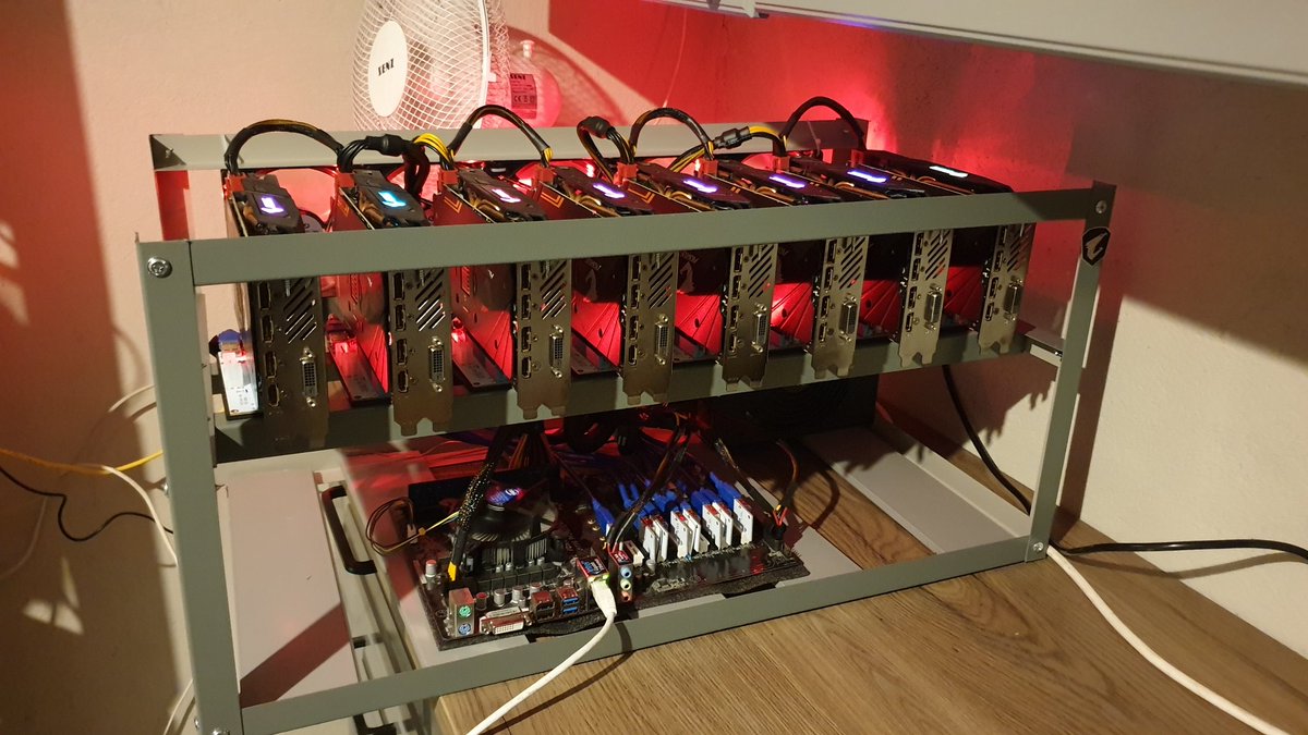 CryptoNuffe's tweet photo. Okaai since it is x-mas i give away 24 hour of mining power to someone in this amazing community, about 3 gh/s, retweet and comment your eth adress below and i point my miners to it anouncing the winner in about 24 hours from now🎅 Thx to everyone of you for beeing part of this🤩 https://t.co/aHJyPFuuAQ