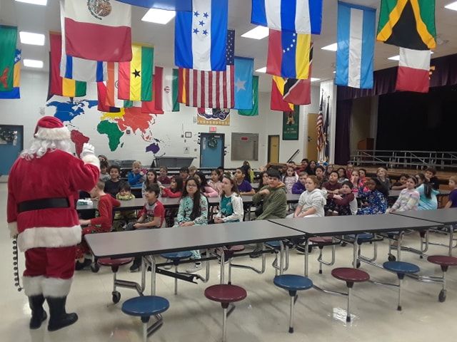 JCPSKY's tweet photo. 🎅 SPECIAL VISITOR | Look who stopped by @Fairdale_Elem on Friday! Santa worked with the school's PTA to hand out brand new books to every single student! 

#WeAreJCPS https://t.co/53mPOtaA12