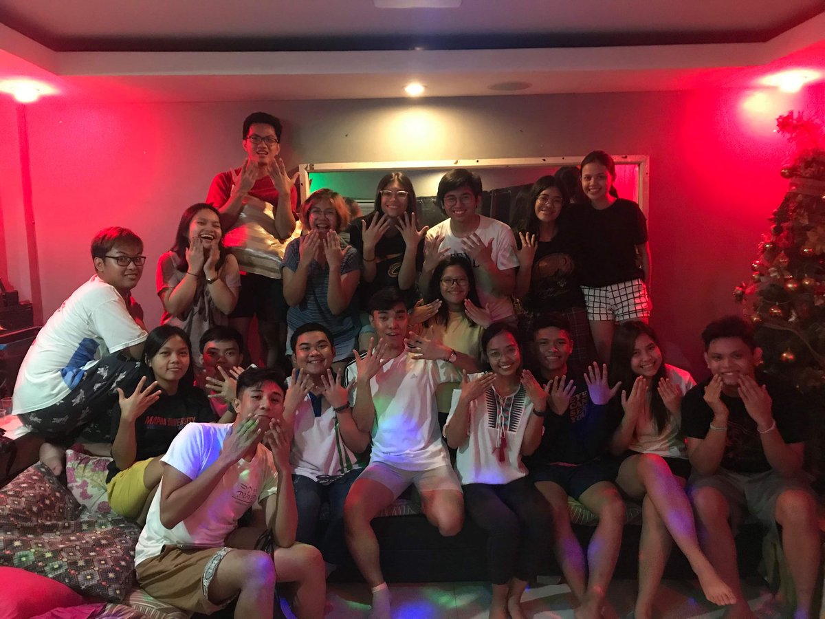Clgnchrs's tweet photo. Kayo pa rin talaga hanggang huli. hindi pa rin kayo kumukupas. Mahal ko kayo @SubwaySERVERS #MalimComeback Merry Christmas milabs ❤️❤️❤️ https://t.co/vPod9h1Fvy