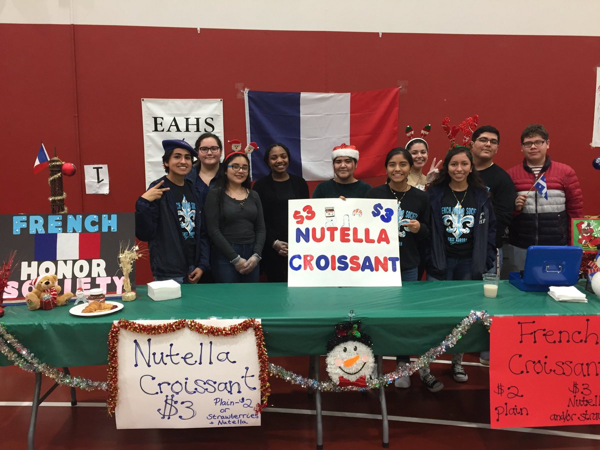 EAHS_SHF's tweet photo. Bonnes fêtes means happy holidays in French 🇫🇷 And that’s what the EAHS French Honor society wishes upon all of you🎄🥳 Here are some picture from Las Posadas, thanks to all who helped and bought croissants 🥐! https://t.co/kP3IBXJSkm