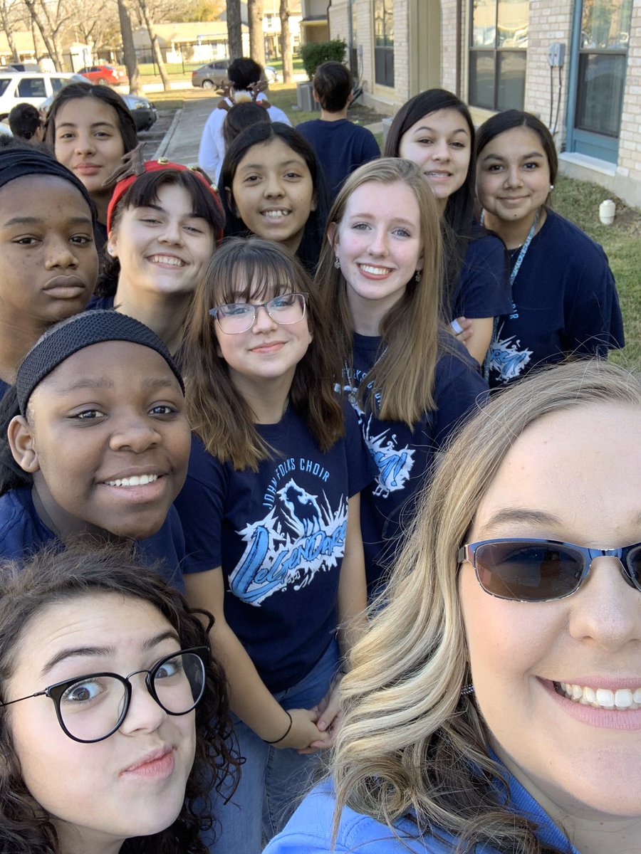 JodonChoir's tweet photo. Spent the first Saturday of winter break with some awesome 8th grade students. We delivered gifts with @ElfLouiseSA and caroled. Great way to spend a Saturday and get into the holiday spirit. Thank you @b_valdez17 and @FolksMSTheatre for coming along! @NISDFolks @NISD_FineArts https://t.co/v7FhgrOWAB